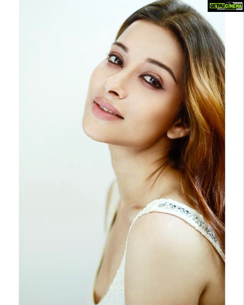 Madhuurima Instagram - When I see u my heart melts ! Let me love u ! Pics credit : @shazzalamphotography . #potraitphotography #nomakeuplook #positivevibes #instantbollywood #tollywood #beauty #divyadrishti #bollywood #love #nyrabanerjee #actor #lover #spiritual