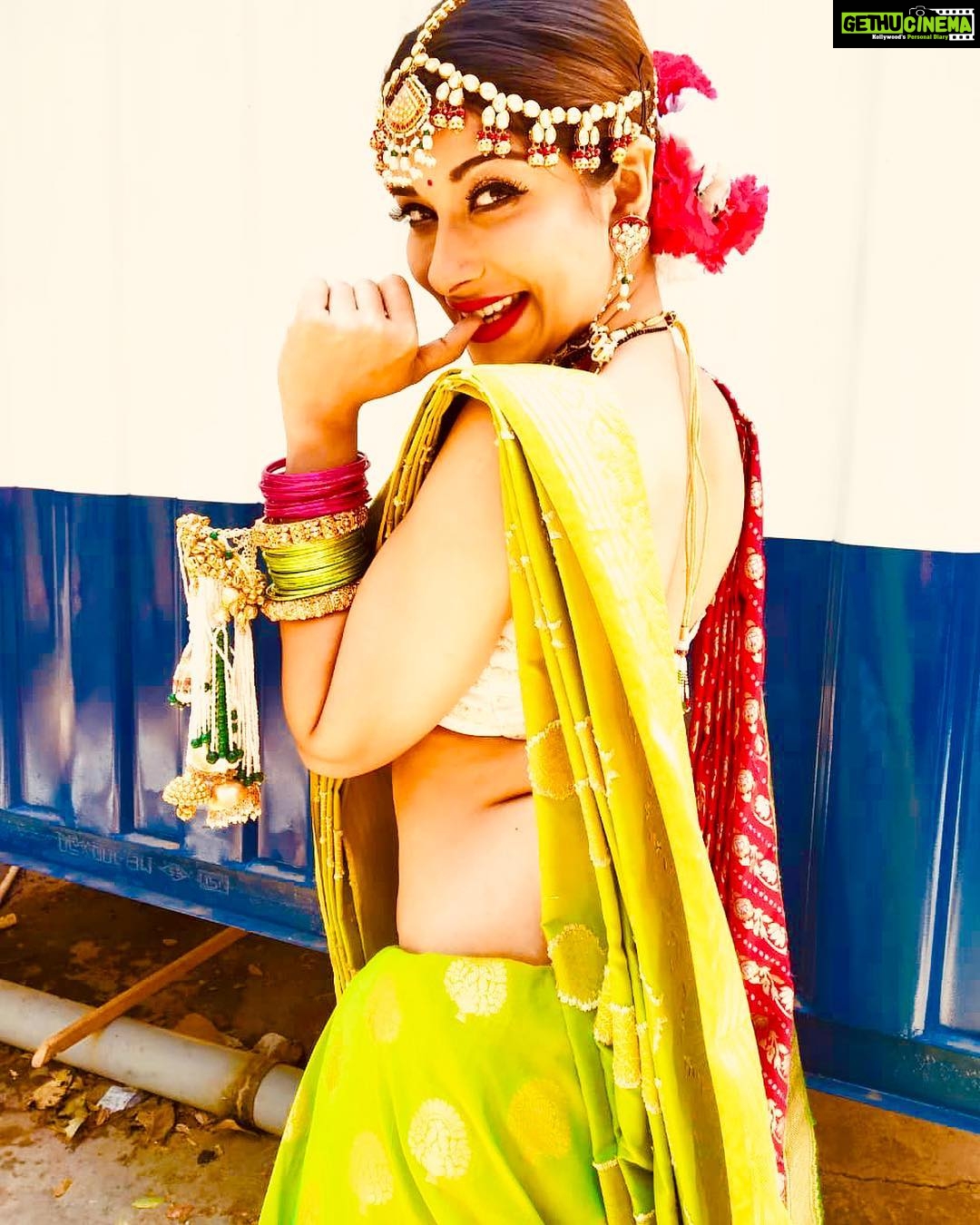 Madhuurima Instagram - Maine hothon se lagaayi to. Hungama ho gaya.!!! Styled by @shivanishirali jewellery @manasimanojofficial #divyadrishti #indian #bride #beauty #bollywood #tellywood #pinkvilla #instantbollywood #masti #instagram #actress