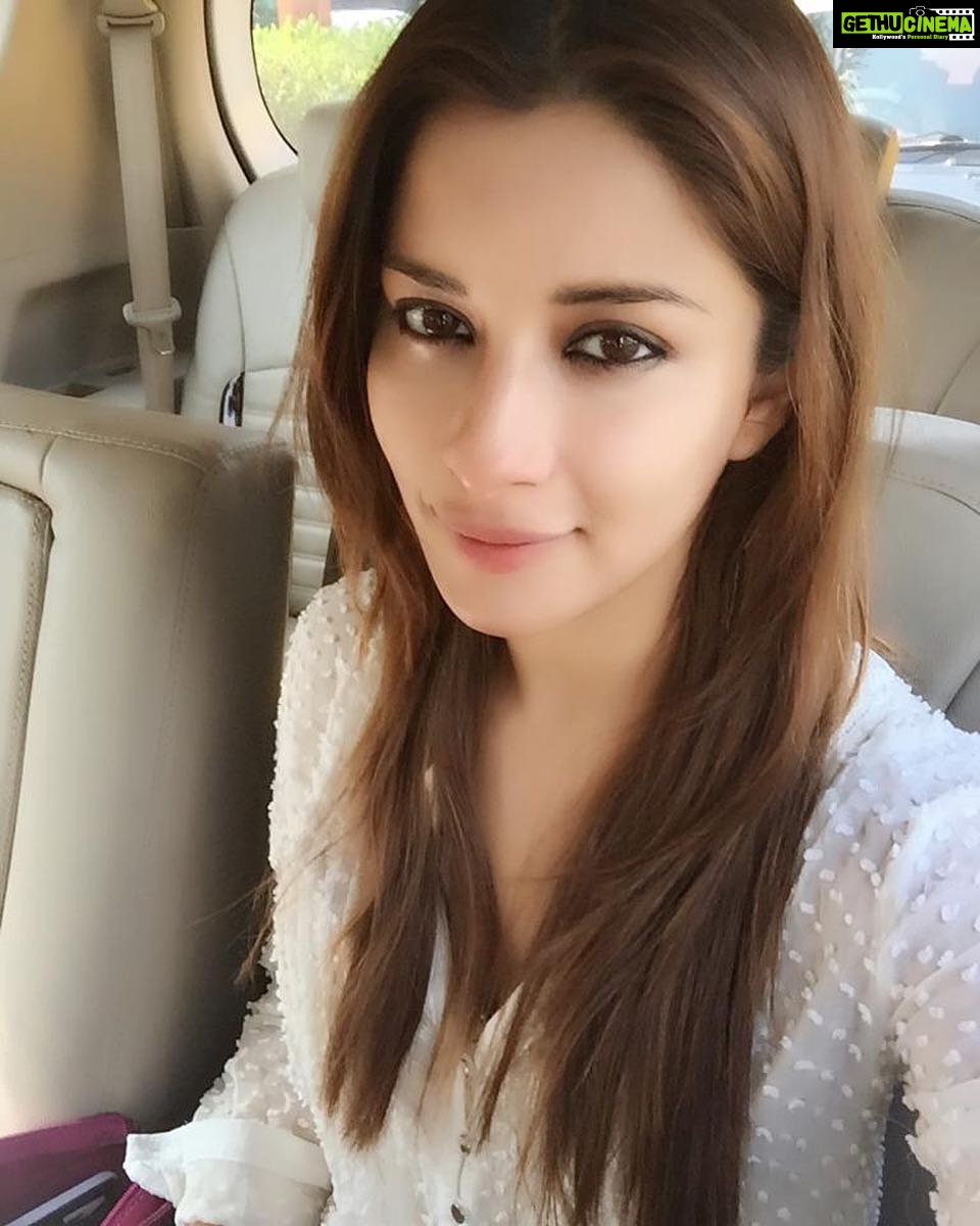 Madhuurima Instagram - Do not hold her while she blooms. Let her grow in her wildest way. 🌺 • #youlookdifferent2019 #icanfeelit #nofilter #workmode #loveyourself #nyra #Actor #happyme #gratitude #instalove#bollywood #tollywood #kollywood #instantbolloywood #bollywoodstylefile #pinkvilla #idivaofficial #tulutalkies #afashionistasdiaries