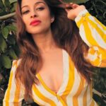 Madhuurima Instagram - The only rule is don't be boring and dress cute wherever you go. Life is too short to blend in. Wearing @shein_in 💃👘 . . Outfit- @shein_in @sheinofficial 👗👗👗, . . Link : http://bit.ly/2QucwqA Search iD : 389437 . . Use code “ banerjee04 " and u can enjoy ₹300 off orders over ₹2600 . The code is valid to 1st January 2019 . . Thanks @jay_varia22 . . @sheinofficial @shein_in 👗 #shein #sheingals #actor #cute #lovewithme #gratitude #instalove #cute #gorgeous #ad #promotion #brands