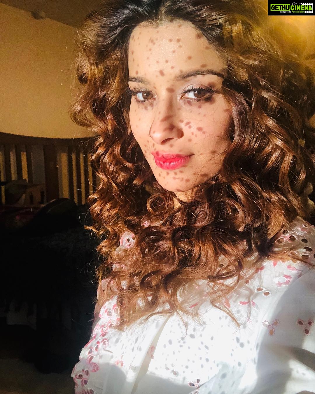 Madhuurima Instagram - Rain rain go away! Little Nyra wants to play. #photography #rain #rainyday #raindrops #shootmode #nyra #contemporaryphotography #iphone #london #nyrabanerjee #actor #bengali #love #hot #style #swag #fashion #traveldiary #photooftheday