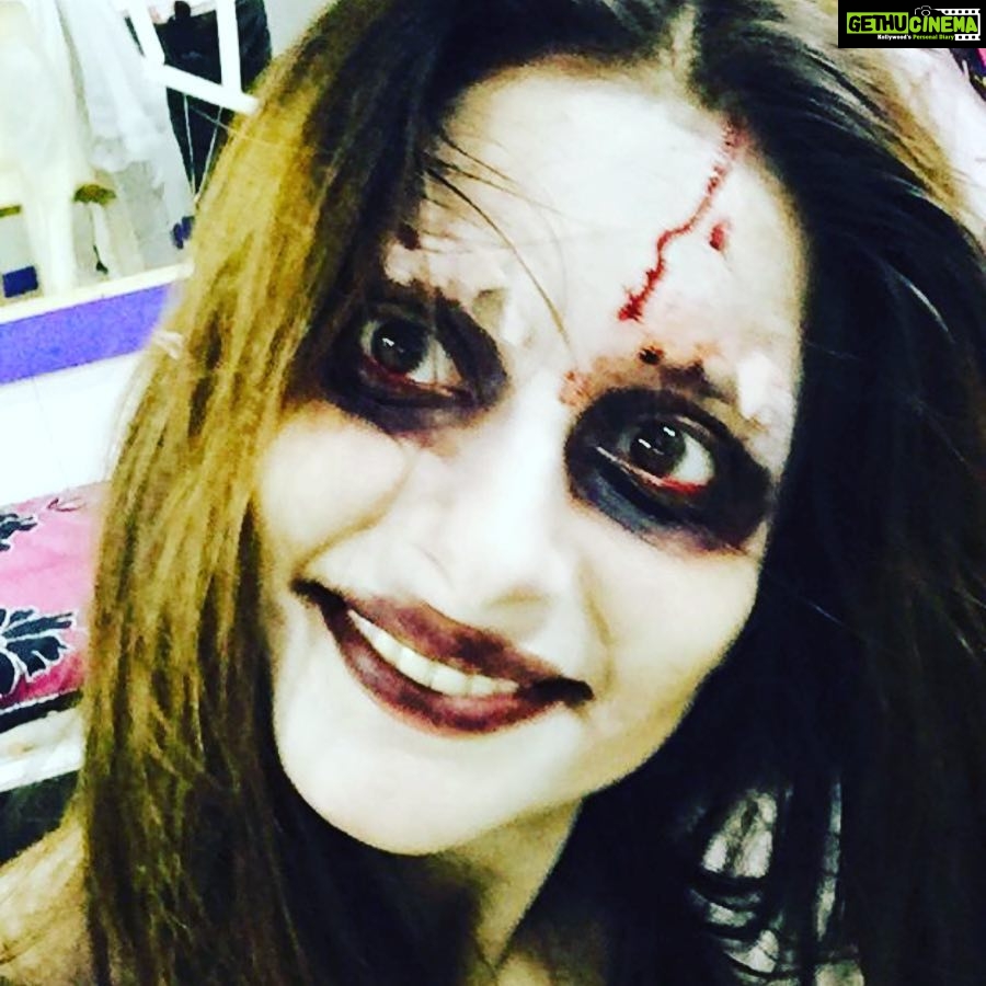 Madhuurima Instagram - I don't celebrate Halloween, I am the Halloween. π . . #halloween #horror#makeup#halloweenmakeup #sfx#specialeffectsmakeup#art #creepy#horrormakeup #fx #gore#Halloween #spfx #scary#mua #october #blood#mehron #spooky #like#makeuptutorial#sfxmakeupartist