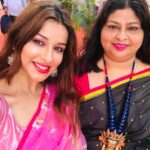 Madhuurima Instagram - Wishing all of you a very happy Dassera!#pink #pinksaree #makeup #hudabeauty #shimmereyeshadow #mommyandme #victory