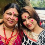 Madhuurima Instagram - Bidding farewell to Maa Durga and her children was never easy but..... never so beautiful! Uniting women from all walks, irrespective of their relationship status and preferences....what a release! Here I am, smitten by Maa's love, heavy-hearted, yet filled with tears of joy as I smear The ultimate Beauty and Feminine power with #sindoor #sindurkhela #toiinitiative #timesofindia #durgapuja #womenpower #equality #separatism #culture #unitingwomeninspiringsisterhood #singlewomen #transgender #nyrabanerjee #bengalibeauty #bongculture #sindurutsav #vijayadasami , #bijoya , #dassera #sindoor #maadurga🙏 , #navratri #mahishasurmardini #mumbaidurgapooja