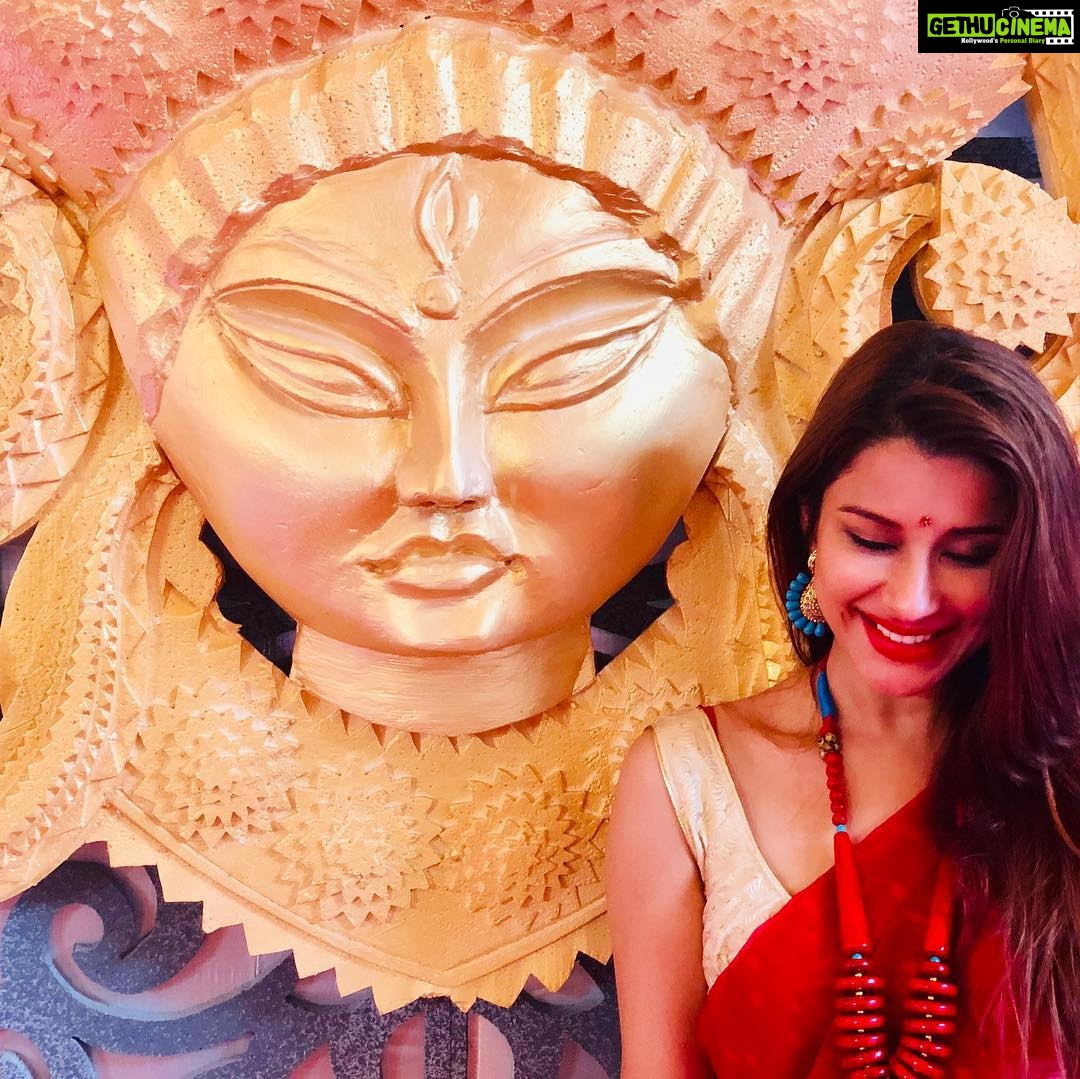 Madhuurima Instagram - #durgamaa #feelthepower #victorytime #redriding #lokhandwaladurgapuja #bombaybead @bombaybead love the maa tara piece