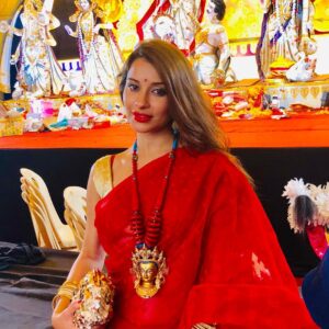 Madhuurima Instagram - #durgamaa #feelthepower #victorytime #redriding #lokhandwaladurgapuja #bombaybead @bombaybead love the maa tara piece