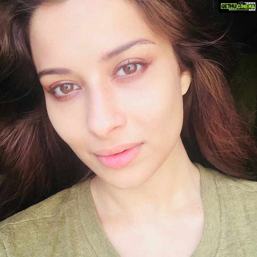 Madhuurima Instagram - Love me like you do!! #lovelywhether #lovethelights #selphietime #selfies #selfiequeen #thinkingmode #muah