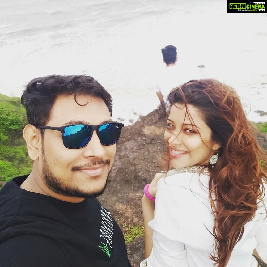 Madhuurima Instagram - #friebds #friebdsforlife #goatimes #goadiaries #beachfront #beachbum #feelinghappy #feelingloved #vacaytime #vacay #happyglow #naturephotography #naturelovers #lovemycopperhair