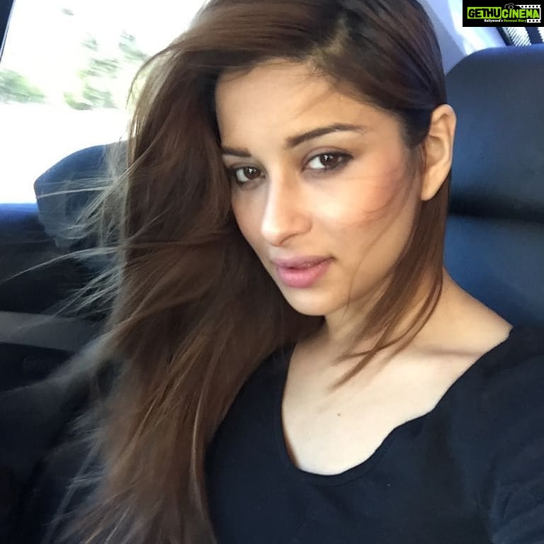 Madhuurima Instagram - #windlash #peachblush #drivemode #longdrive #earlymorning
