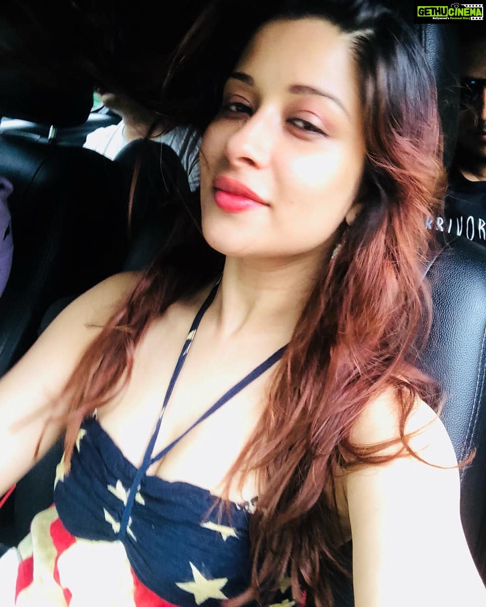 Madhuurima Instagram - #offtothebeach #natureglow #greatlighting #fundrive #memoriesforlife
