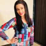 Madhuurima Instagram - Love the candid click #shootingday #indianwear #blackhairdontcare #loveforprints