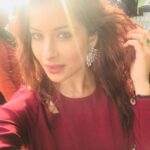 Madhuurima Instagram - Selfie time , love the sun beam effect 😍 #throwback #mumbai #fashionweek #stregis #redgown