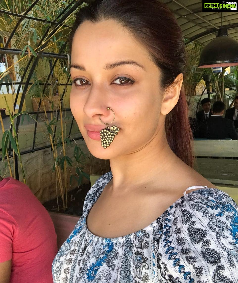 Madhuurima Instagram - A smal gift which is actually a charm and i use it like a nosering #naturaltan #orangetan #charm #nosering #orangeboom #nomakup #bunchofgrapes