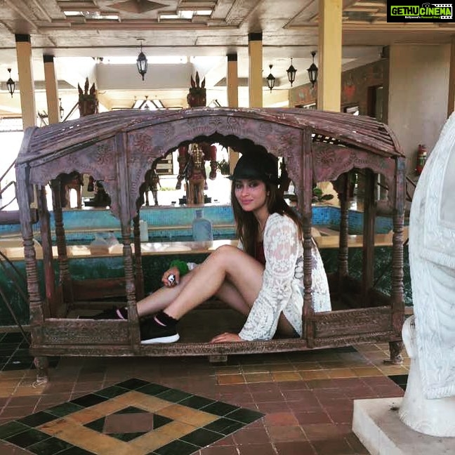 Madhuurima Instagram - #ambyvalley #throwbackvacay #lovecrochet #palkiqueen #peachytan