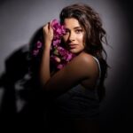 Madhuurima Instagram - @nyra_banerjee @makeupbybharti @safyanali_retouching @fzyfuzionstudio @s__photography12 #pictureoftheday #photoshoot #photography #portraitphotography #onelightsetup #photography #flower #beautyshot #nyrabanerjee #kaifmohdphotography #fzyfuzionstudio Mumbai, Maharashtra