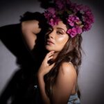 Madhuurima Instagram - @nyra_banerjee @makeupbybharti @safyanali_retouching @fzyfuzionstudio @s__photography12 #pictureoftheday #photoshoot #photography #portraitphotography #onelightsetup #photography #flower #beautyshot #nyrabanerjee #kaifmohdphotography #fzyfuzionstudio Mumbai, Maharashtra