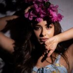 Madhuurima Instagram - @nyra_banerjee @makeupbybharti @safyanali_retouching @fzyfuzionstudio @s__photography12 #pictureoftheday #photoshoot #photography #portraitphotography #onelightsetup #photography #flower #beautyshot #nyrabanerjee #kaifmohdphotography #fzyfuzionstudio Mumbai, Maharashtra