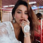 Madhuurima Instagram - Nazrein mili dil dhadka ! Meri dhadkan ne kaha 😍 Complete the folllowing…..🤪🤪 #explore #insta #white #angel #love