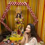 Madhuurima Instagram – Jai Saraswati maa🤗🤗 
 Happy Basant panchami ❤️
Wishing u all to prosper in every way 🤗

#fest #festival #festivevibes #saree #saraswati #explore