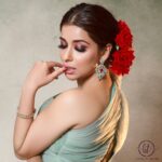 Madhuurima Instagram - Stirring curiosity with bold metallic glimmering shades on the lids, she looks absolutely stunning in an enchanting blend of chestnut and pink make-up look, perfect for the wedding festivities! Mua - @makeupbyhemal In frame - @nyra_banerjee Outfit - @the_o.f.u Jewellery - @rreizojewels Captured by - @mspiration_lakshmiwankhede #MakeupByHemalThakkar #HemalThakkar #mua #IndianMakeupArtist #indianbridalmakeupartist #indianbridalmakeup #indianbride #indianbrides #indianbridallook #indianbridalhairstyle #indianbridalwear #indianbridalinspiration #bridalmakeup #bridalmakeupartist #bridalmakeupartistindia #bridalmakeupartistmumbai #bridalmakeupartistworldwide #indianweddingideas #instamood #instamakeup #instamakeupartist #instafashion #instabride #bridesofindia #bridesofinstagram