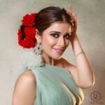 Madhuurima Instagram – Stirring curiosity with bold metallic glimmering shades on the lids, she looks absolutely stunning in an enchanting blend of chestnut and pink make-up look, perfect for the wedding festivities!
 
Mua – @makeupbyhemal 
In frame – @nyra_banerjee 
Outfit – @the_o.f.u 
Jewellery – @rreizojewels 
Captured by – @mspiration_lakshmiwankhede 

#MakeupByHemalThakkar 
 
 
 

 
 
 
 
 
 
 
 
 
 

#HemalThakkar #mua #IndianMakeupArtist #indianbridalmakeupartist #indianbridalmakeup #indianbride #indianbrides #indianbridallook #indianbridalhairstyle #indianbridalwear #indianbridalinspiration #bridalmakeup #bridalmakeupartist #bridalmakeupartistindia #bridalmakeupartistmumbai #bridalmakeupartistworldwide #indianweddingideas #instamood #instamakeup #instamakeupartist #instafashion #instabride #bridesofindia #bridesofinstagram