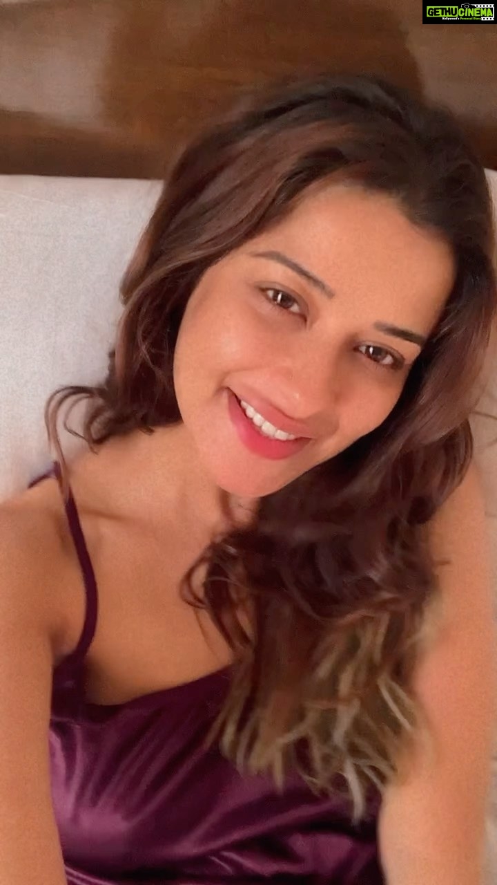 Madhuurima Instagram - Good morning sweethearts. ❤️❤️ Well thank you in believing in me and I believe in me that I will make sure you u believe in me. 💋 #reels #reelsinstagram #repost #proud #exploremore #instafashion