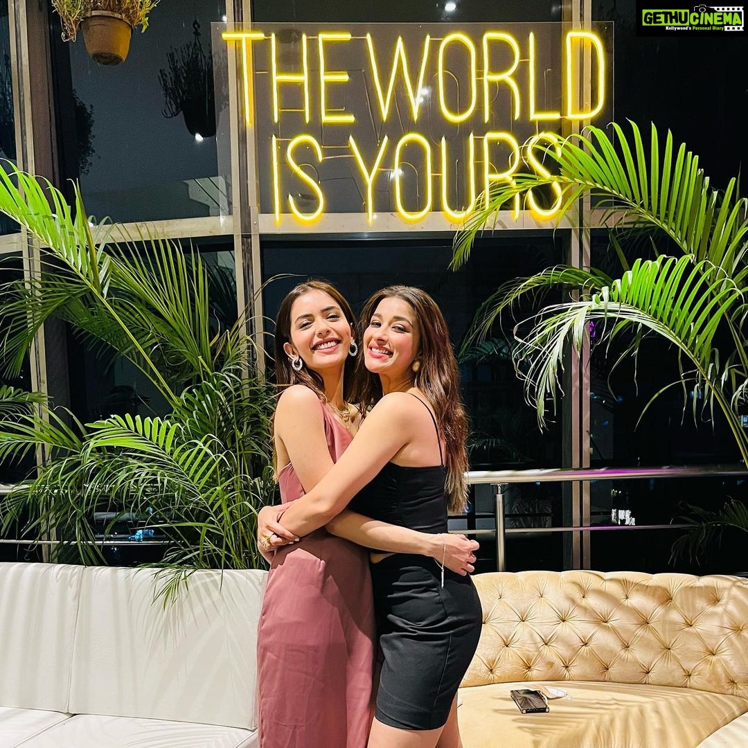 Madhuurima Instagram - #aboutlastnight 🥰 my baby’s birthday @sana_sayyad29 Fun times with @sana_sayyad29 @munishakhatwani @ishneet_94 @imzi995 #birthday #birthdaygirl #birthdaywishes #birthdaybash #friendship #friendshipgoals #friendsforever #explore #happy #happiness