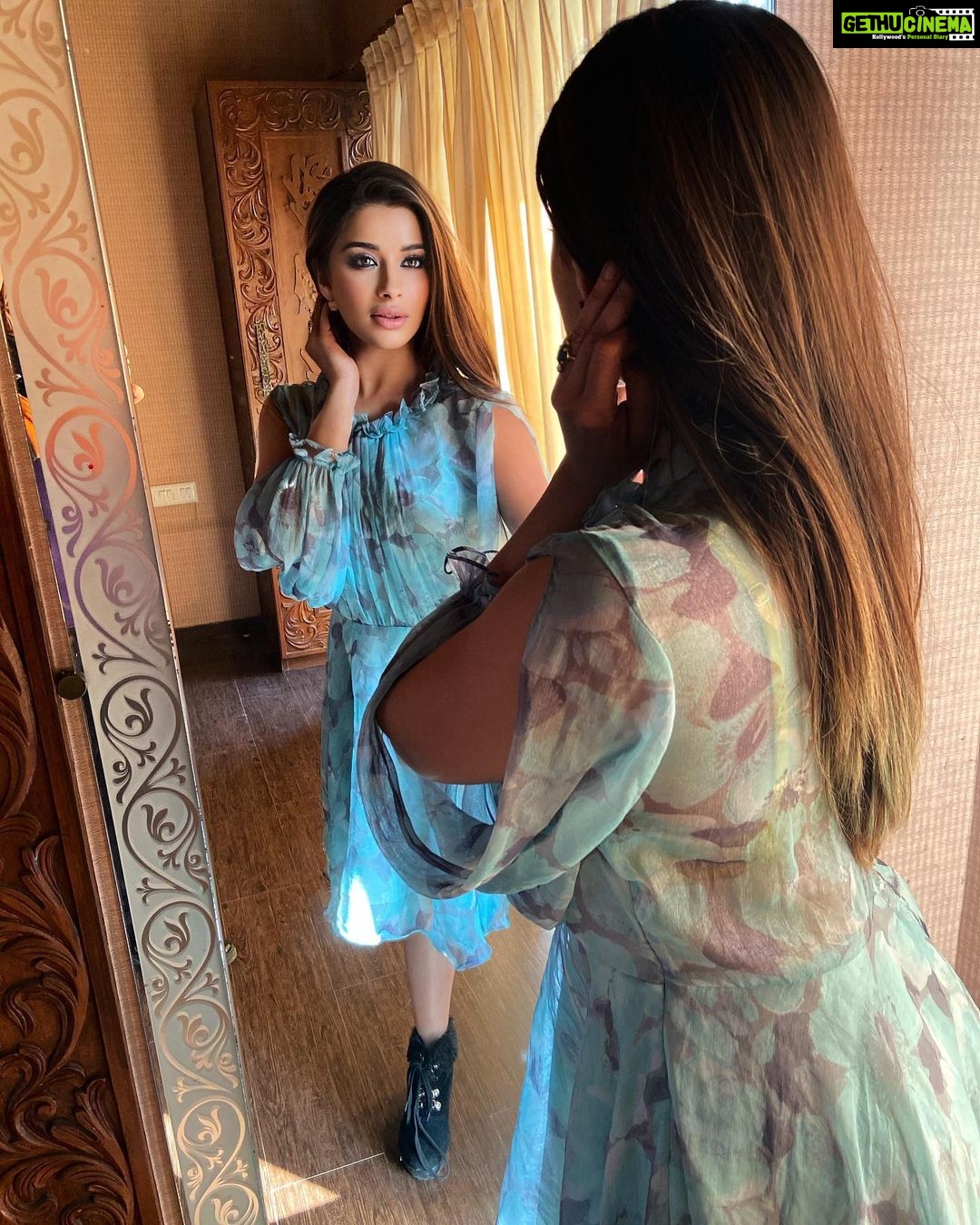 Madhuurima Instagram - If you need something to believe in , start with yourself❤️ #loveislove #love #believe #brazil #greenday #greenbeauty #explore #instafashion #instamood #thoughts #thoughtoftheday #positivethoughts