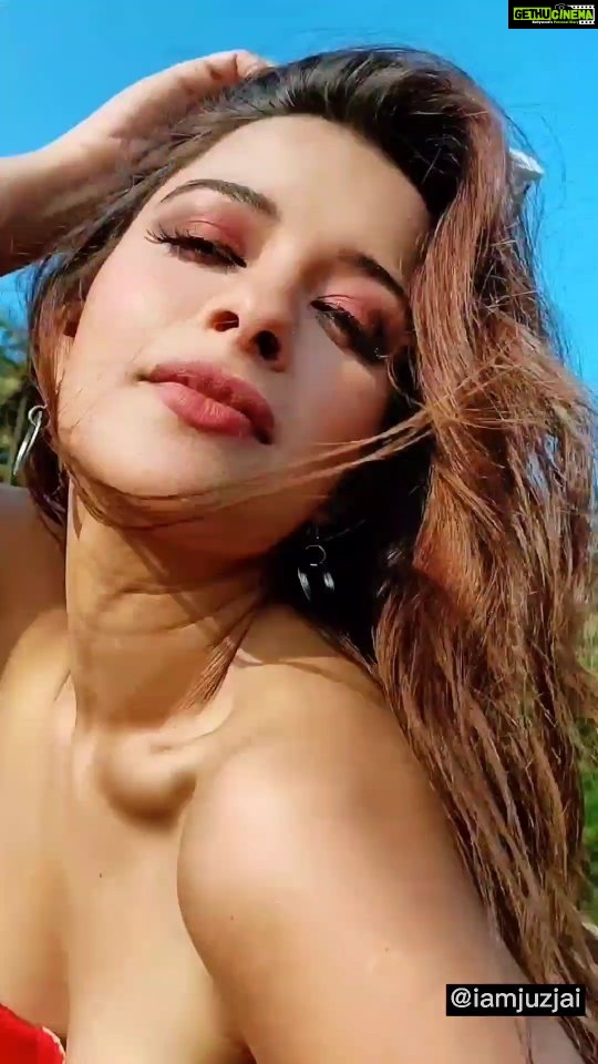 Madhuurima Instagram - Vibe Hai, Vibe Hai π₯β€οΈπ₯ with beautiful @nyra_banerjee ππ masti wala dance ππβ€οΈβ€οΈππΊπ Music Grind @emiway_bantai Shot by @the_realrahul77 Edited by @iamjuzjai #GOA #beach #beachlife #reeltoreel #reelsinstagram #reelkarofeelkaro #reelsindia #reelsvideo #grind