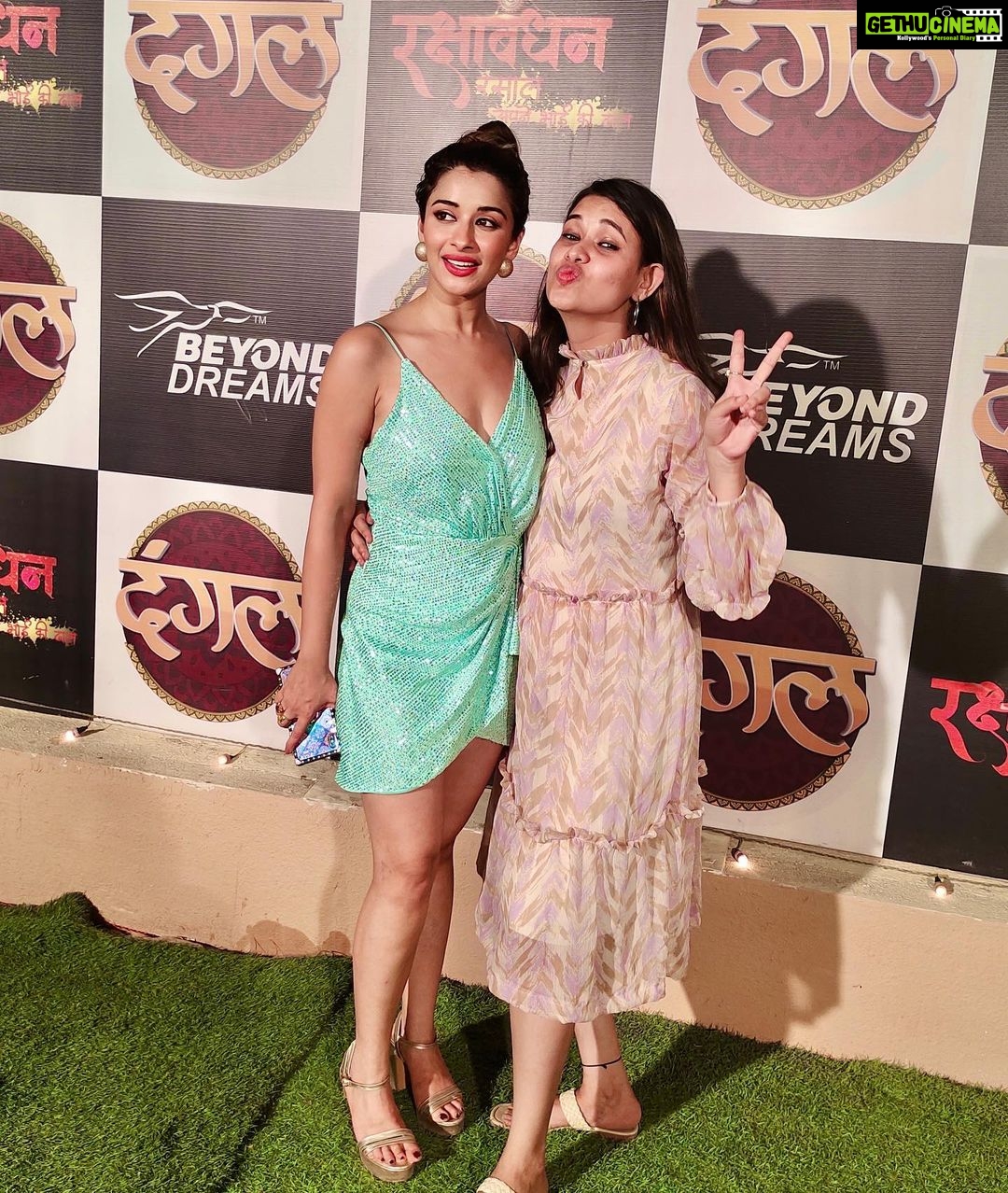 Madhuurima Instagram - Completing 100 episodes of #rakshabandhan being NUMERO UNO! . Thank you @dangal_tv_channel @beyonddreamsofficial @yashpatnaikofficial @mamtayashpatnaik For believing in me. Thanks to The entire cast and crew. Special thanks to @soneer_vadhera & @nishantsinghm_official for being such amazing coactors . U guys created magic and it was needed as I had max scenes with u 😁. Lastly thank you our viewers , our welwishers and fans to make this a Hit !! Feeling blessed. ❤️🙏 #blessed #victory #sucess #gratitude