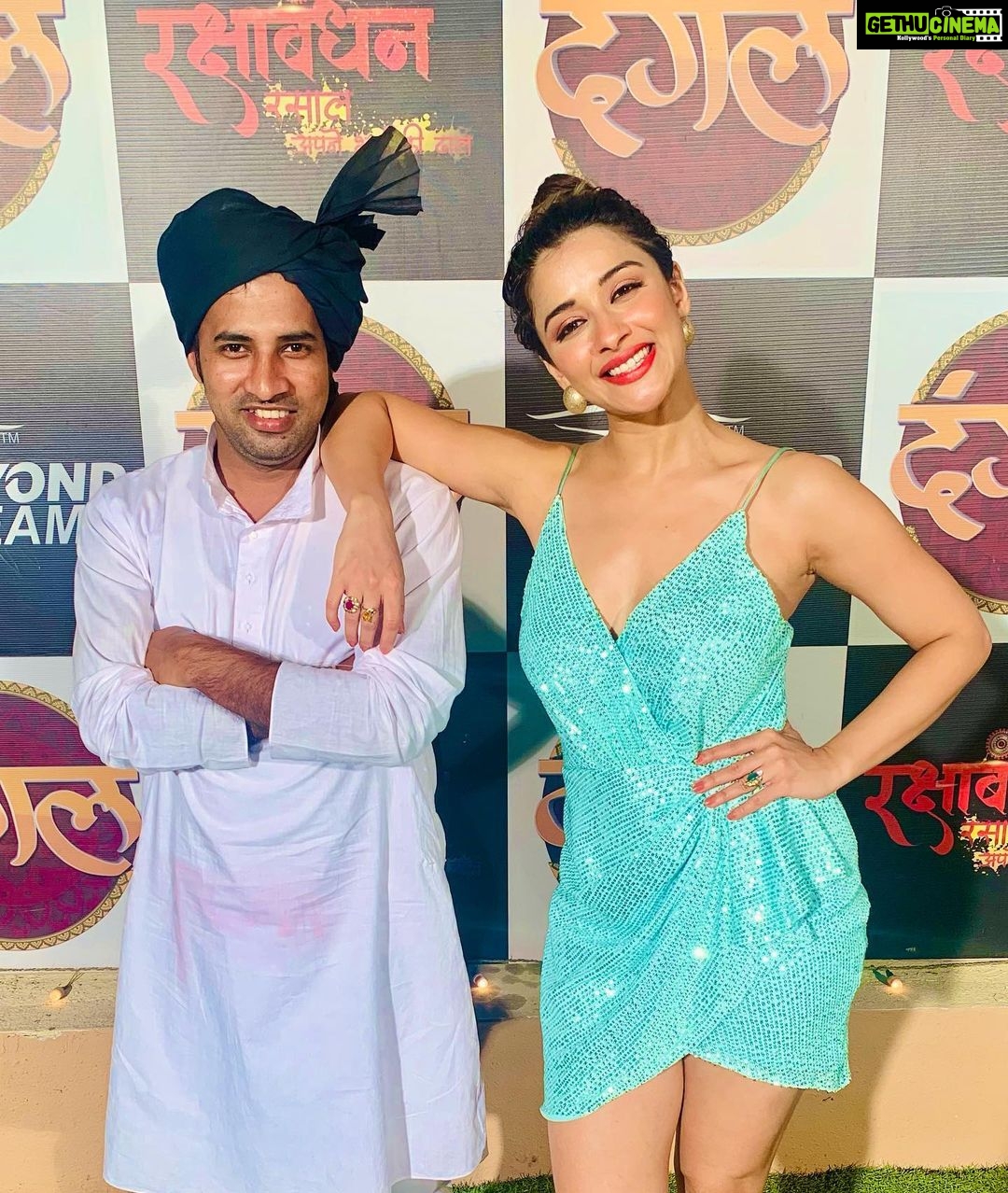Madhuurima Instagram - Completing 100 episodes of #rakshabandhan being NUMERO UNO! . Thank you @dangal_tv_channel @beyonddreamsofficial @yashpatnaikofficial @mamtayashpatnaik For believing in me. Thanks to The entire cast and crew. Special thanks to @soneer_vadhera & @nishantsinghm_official for being such amazing coactors . U guys created magic and it was needed as I had max scenes with u 😁. Lastly thank you our viewers , our welwishers and fans to make this a Hit !! Feeling blessed. ❤️🙏 #blessed #victory #sucess #gratitude
