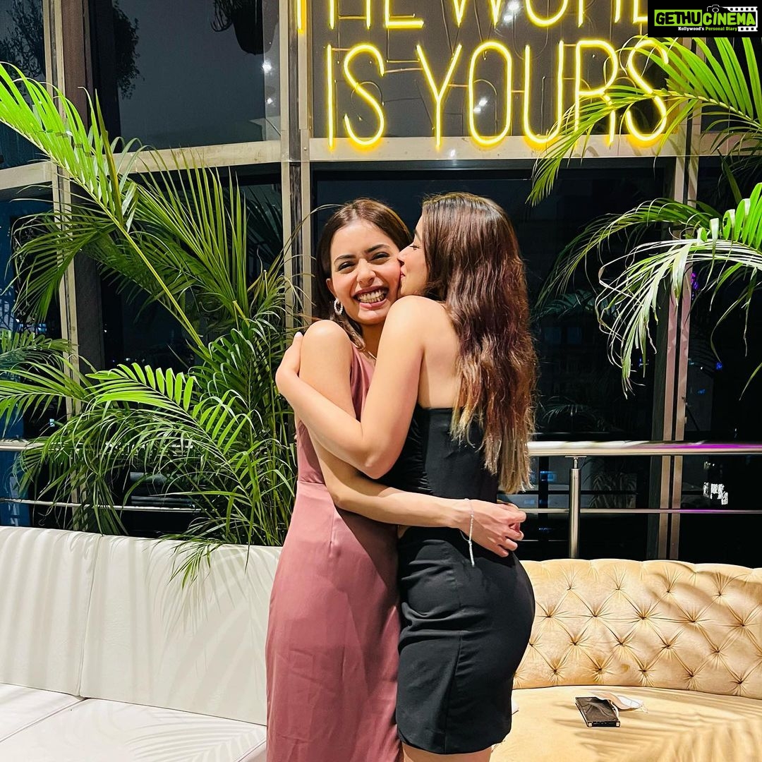 Madhuurima Instagram - #aboutlastnight 🥰 my baby’s birthday @sana_sayyad29 Fun times with @sana_sayyad29 @munishakhatwani @ishneet_94 @imzi995 #birthday #birthdaygirl #birthdaywishes #birthdaybash #friendship #friendshipgoals #friendsforever #explore #happy #happiness