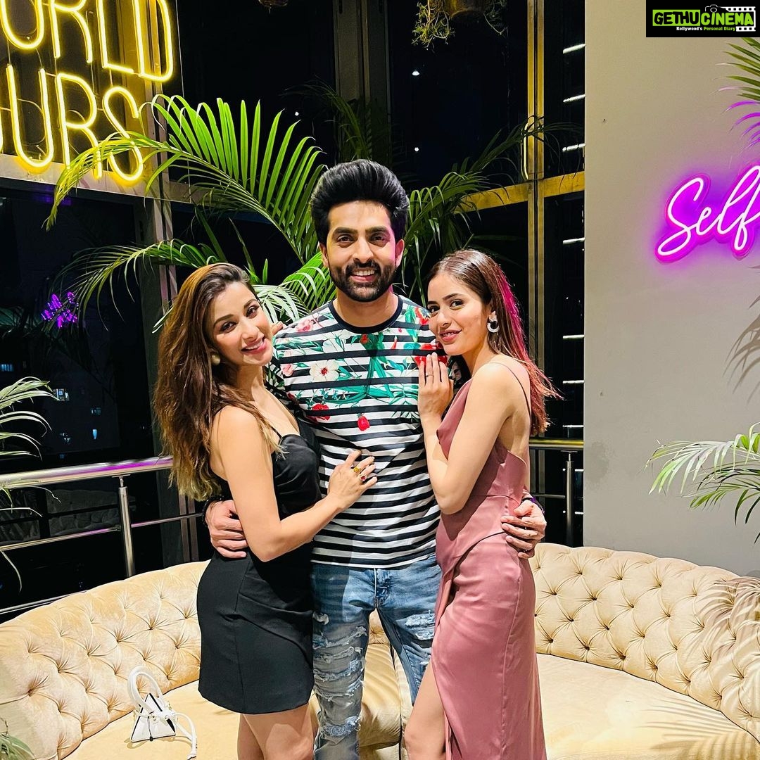Madhuurima Instagram - #aboutlastnight 🥰 my baby’s birthday @sana_sayyad29 Fun times with @sana_sayyad29 @munishakhatwani @ishneet_94 @imzi995 #birthday #birthdaygirl #birthdaywishes #birthdaybash #friendship #friendshipgoals #friendsforever #explore #happy #happiness
