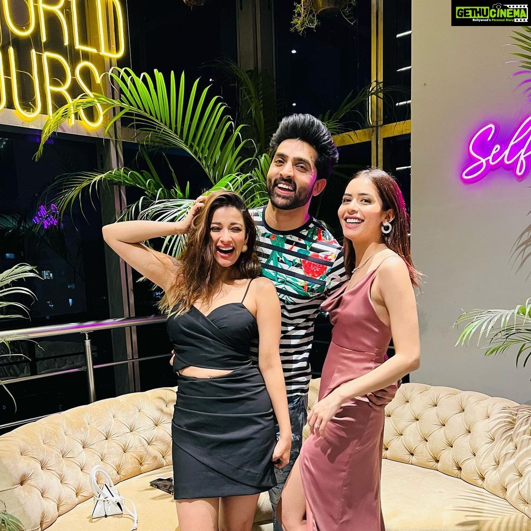 Madhuurima Instagram - #aboutlastnight 🥰 my baby’s birthday @sana_sayyad29 Fun times with @sana_sayyad29 @munishakhatwani @ishneet_94 @imzi995 #birthday #birthdaygirl #birthdaywishes #birthdaybash #friendship #friendshipgoals #friendsforever #explore #happy #happiness