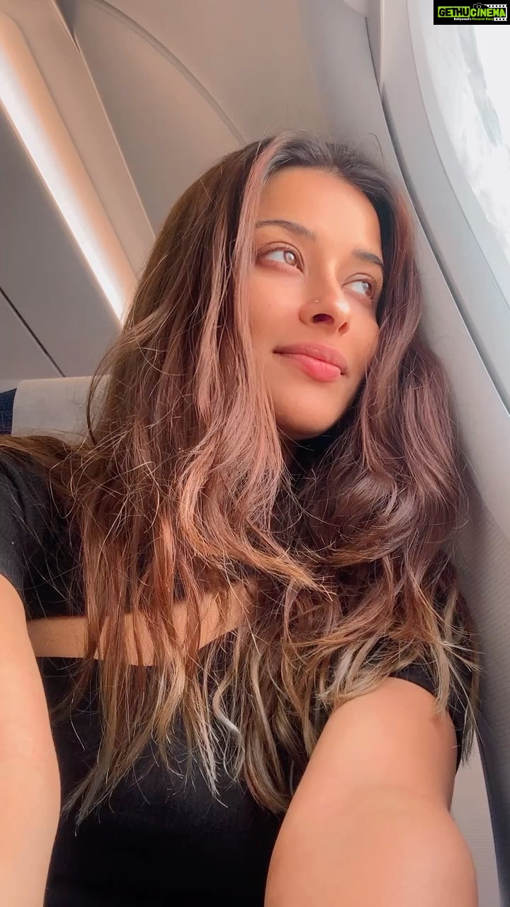 Madhuurima Instagram - Start your day with a smile. Be grateful for a new day , new opportunity , new beginning . Day dream and work for your dream ❤️ Good morning 😎 #goodmorning #morning #morningvibes #morningmotivation #smile #smiles #grateful