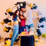 Madhuurima Instagram - My favourite friends ❤️ @akansha_trehan @nishantsinghm_official Thank u @cottoncandyeventz for this lovely decor ❤️ #friendship #friendshipgoals #buddies #oldfriends #bestfriends #bestiesforlife