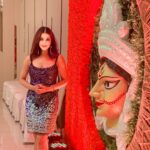 Madhuurima Instagram - Happy Vijayadashami! Let the joy of festivity embrace you & your loved ones on the occasion of Dussehra! Very happy Vijayadashami to you & your family! May all the tensions in your life burn along with the effigy of Ravana.❤️. ( wearing a wrong dress as I coming straight from a function but god doesn’t judge 🥰) #dassera #vijay #vijaydashmi
