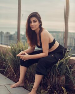 Madhuurima Instagram - Black as the devil, hot as hell, pure as an angel, sweet as love. ... do u agree? #picture #picoftheday #black #beauty #chill #blessed #gratitude #explore