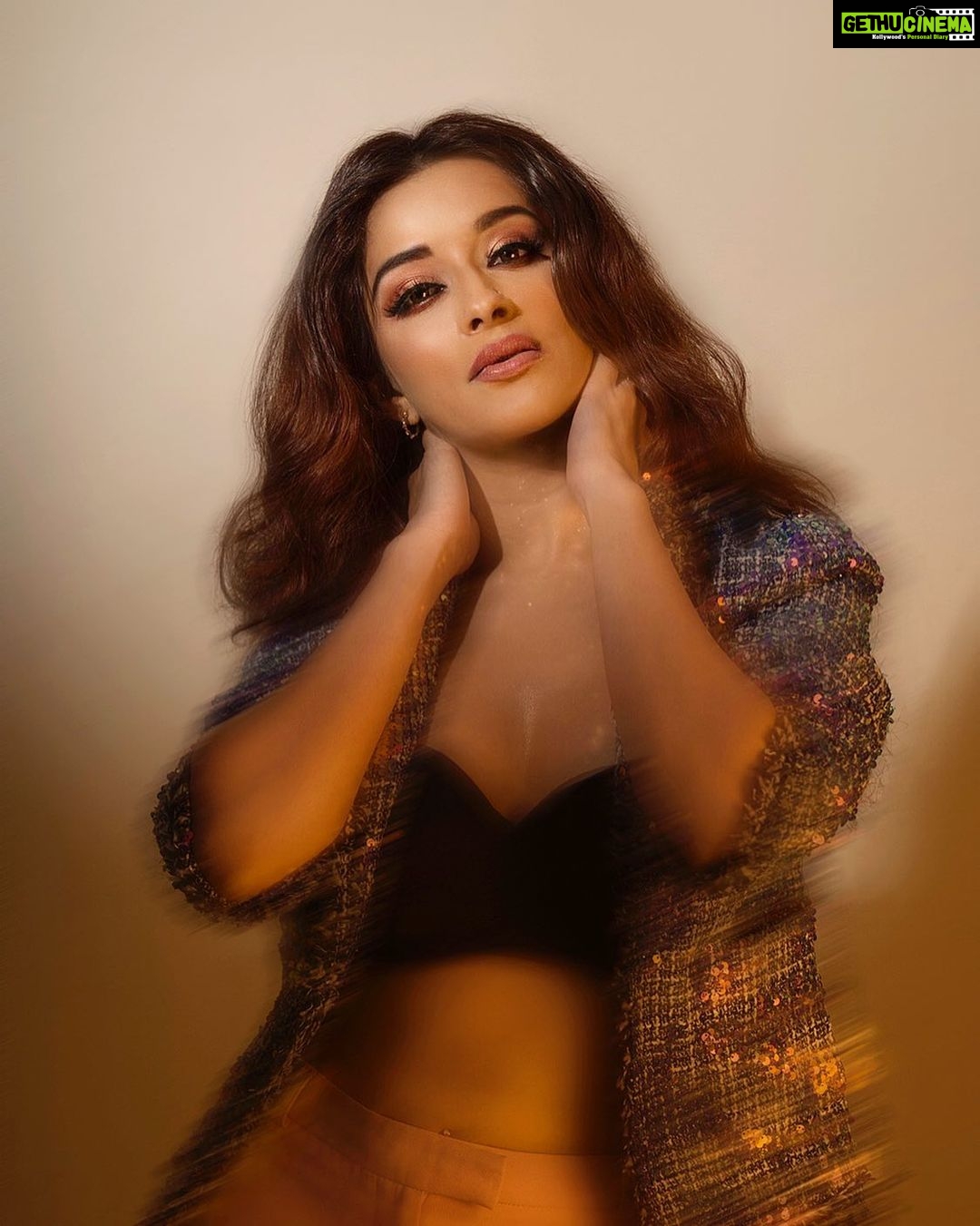 Madhuurima Instagram - Personality has power to uplift, power to depress, power to curse, and power to bless. What does your personality say ? Shot by @bluecanvas_2297 @backstage_mumbai #explorepage #exploremore #explore #instagram #instalike #instafashion #instagram #instalove #instalove #love #loveyou #lover #loveislove #loveit #lovemyself #loveforever #loveit