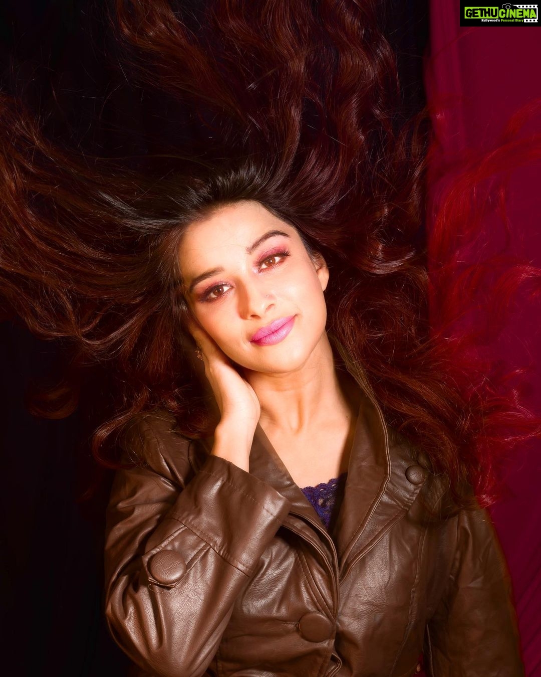 Madhuurima Instagram - har saans sulajh rahi thi uljhaane ko tum aa gaye jo aag bujh rahi thi bhadkaane ko tum aa gaye ❤️ Shot by @painted.lenss #explorepage #explore #exploremore #olive #fashion #beauty #hollywood #shooting #portrait #elegant #actress #life #
