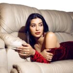 Madhuurima Instagram - Accept what life offers you and try to drink from every cup. ... ❤️ Shot by @akshayrathodphotography #trending #explore #instagram #instadaily #instamood #instalove #loveislove #lovemyself #lovemylife #red #velvet #wine