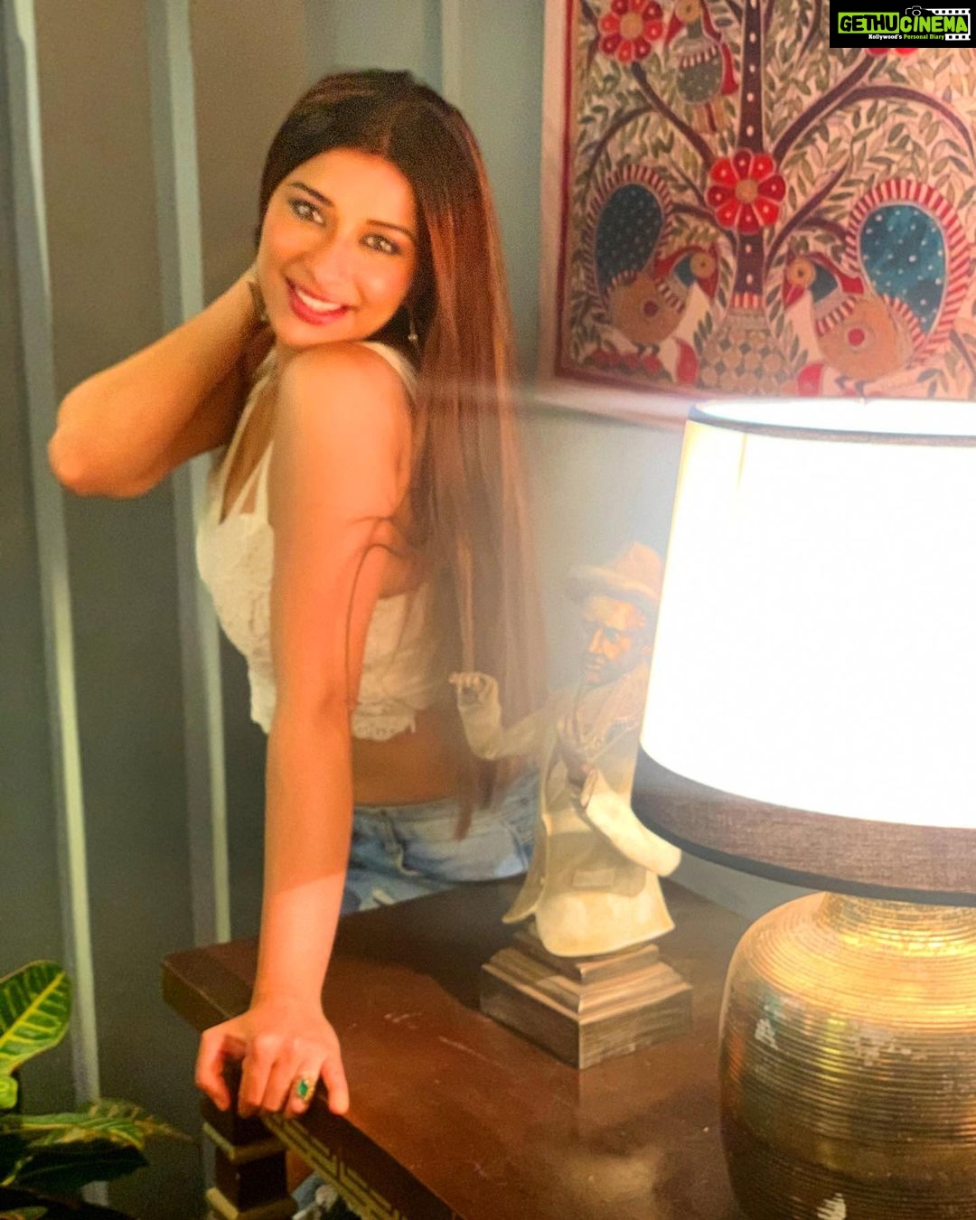 Madhuurima Instagram - Smile when u happy ! Smile when u blessed. Smile when you u know u are better than the best 😍