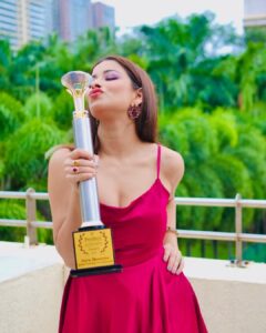 Madhuurima Instagram - Winning the perfect woman achiever ❤️. Thank you for the honour ❤️ 👗 @stylebyayesha_ @the_label_vee 📷 @portraitshelter #explore #awards #recognition #perfect #perfectwoman #power #powerstar