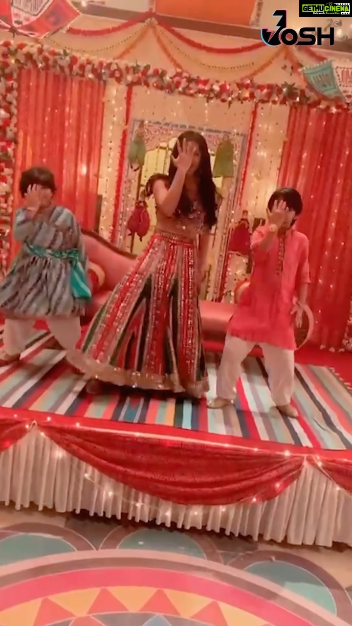 Madhuurima Instagram - Agar aap ho dance me #EkNumber, then show us your Josh and upload quality video content on the Josh App with the #EkNumber and tag us! You can get a chance to meet us and win exciting cash prizes up to 50k. Toh dikhao apna Josh aur raho Ek Number! @officialjoshapp