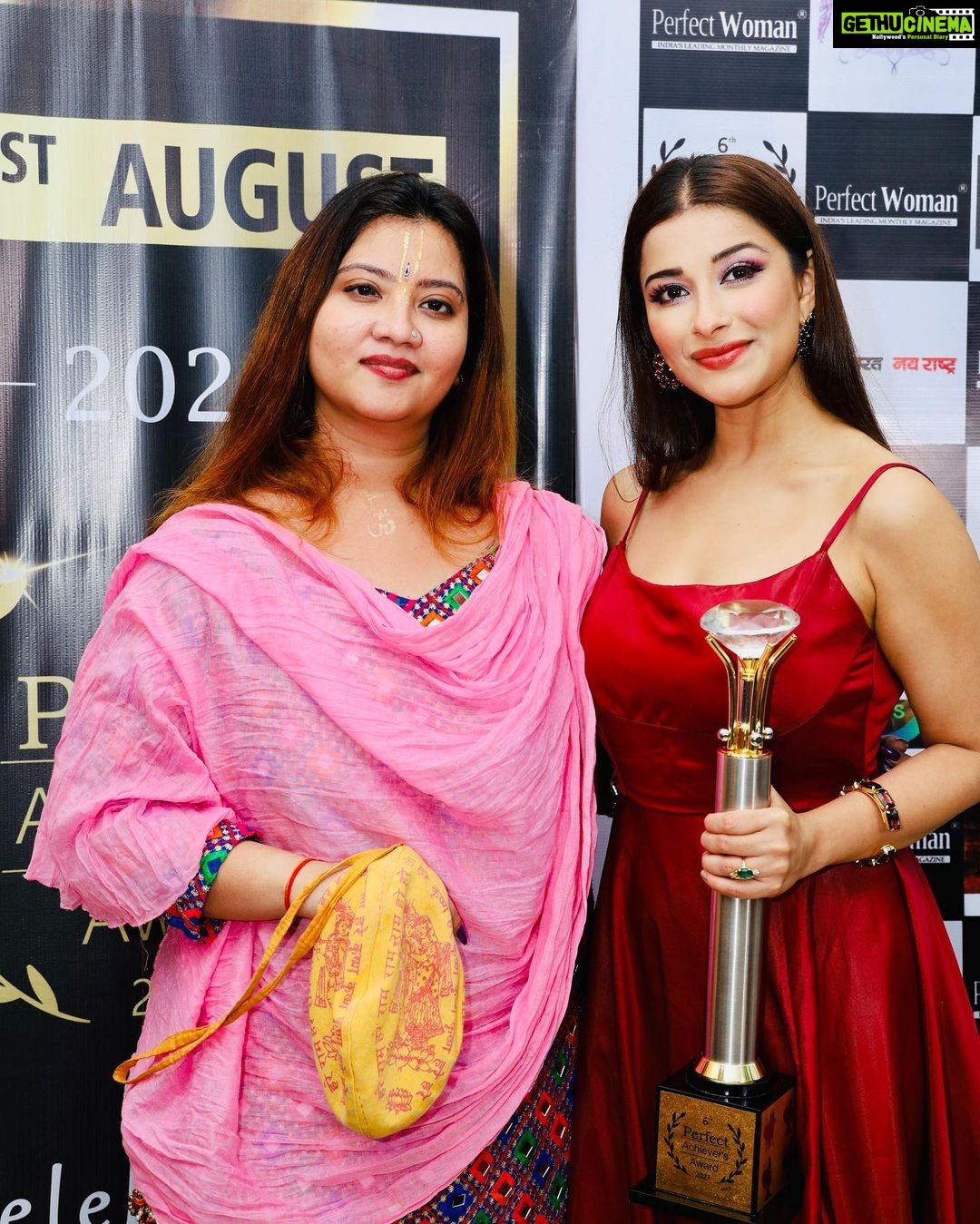 Madhuurima Instagram - Winning the perfect woman achiever ❤️. Thank you for the honour ❤️ 👗 @stylebyayesha_ @the_label_vee 📷 @portraitshelter #explore #awards #recognition #perfect #perfectwoman #power #powerstar