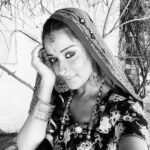 Madhuurima Instagram - chahe jis naam se tu mujhe pukar le main teri ragini main teri mohini hun 🤗❤️ #blackwork #blacklove #blackandwhite #blackandwhitephotography #blackandwhitephoto #bnw #bnwphotography #bnwmood #bnw_captures #bnwphoto #bnw_rose #bnw_fanatics #ethnicwear #rajasthani #indian