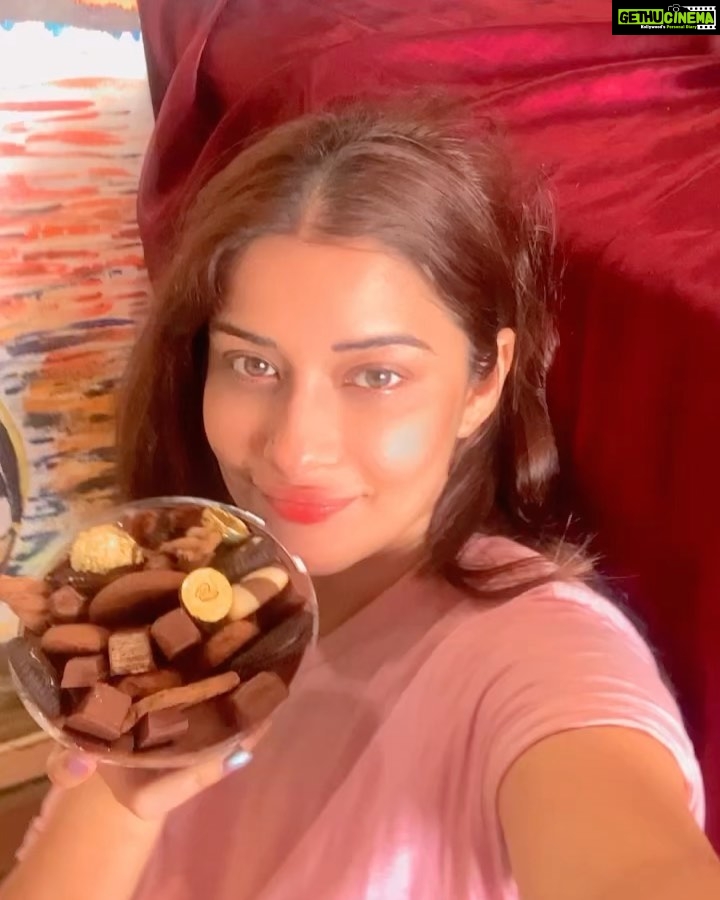 Madhuurima Instagram - Want some chocolate bowl π»π» Thank u S @bakingblunders.since2007 loved it. #chocolatecake #chocolate #choreo #chocolatelover #chocolatelover #chocolatebouquet #chocolatebowl #cute #explore #picoftheday #pretty