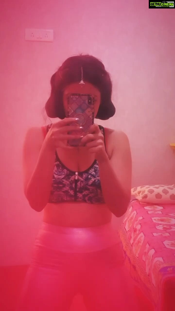Madhuurima Instagram - #flexible #squats #squadgoals #flexibilitychallenge #flexing #gym #fitness #fitnessmodel #fitnessmotivation #fit #reels #reelsinstagram #reelitfeelit #feelitreelit #explore #challenge