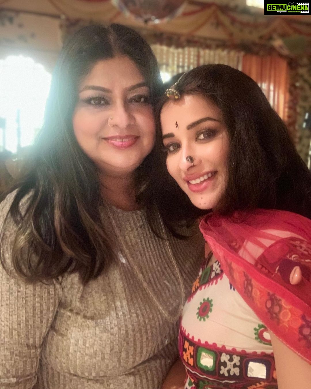 Madhuurima Instagram - It’s my momma’s birthday @whitepeacockh and it’s double celebration too. Thank you mommy for being the father and the mother in my life. Btw we look like mom-dad(me) in these pictures. So dad is always with u 🥰. My single parent who has handled everything soooo savage . U are beautiful inside out ❤️ I love you. And May this birthday fulfills alll your wishes and deep desires ❤️❤️❤️. And…. My new show #rakshabandhan @dangal_tv_channel mon-fri 730 on air now. What else could I ask for ?? #birthday #birthdaygirl #birthdaywishes #birthdayparty #mom #mommydaughter #mom #ilovemymom #love #loveyou #loveyoualways #explore