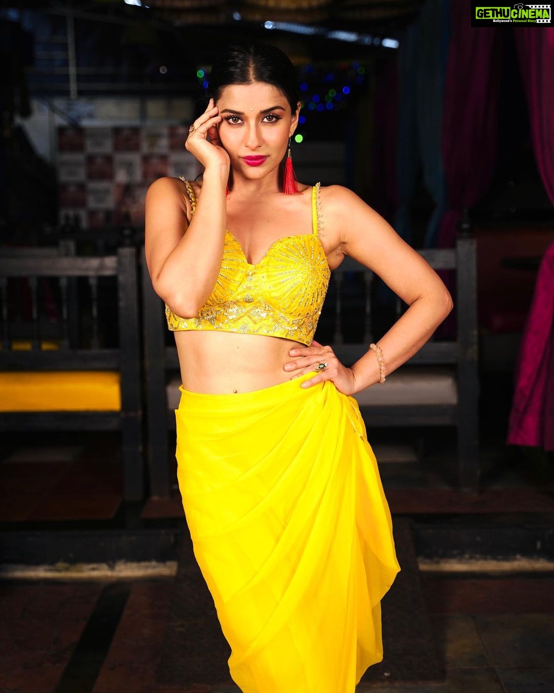 Madhuurima Instagram - I really just want to be warm yellow light that pours over everyone I love. ... I love you all. For all the happiness I have got from you. For all the time u stood by me. Thank u π Wearing @seasonsmumbai #yellow #goddess #bride #golden #goldenhour #indian #traditional #explore #instagood #instagram #insta #instafashion #instapic #instalove #nyrabanerjee #nyrrambanerji #superstar #1millionsoon